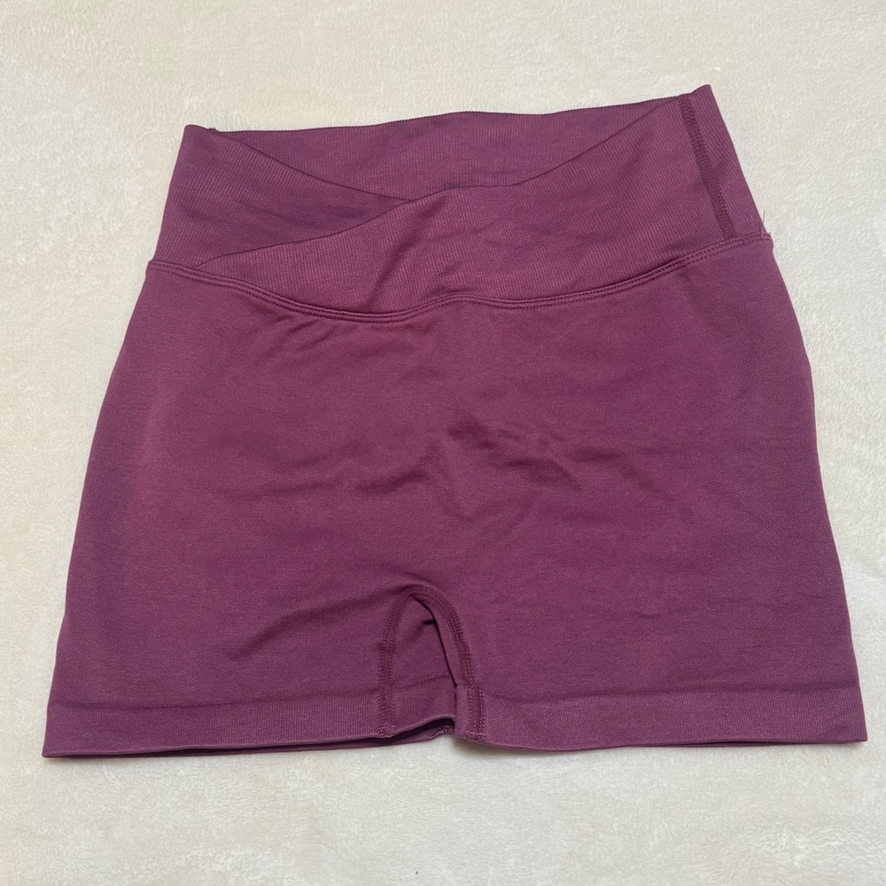 PURPLE GYM SHORT